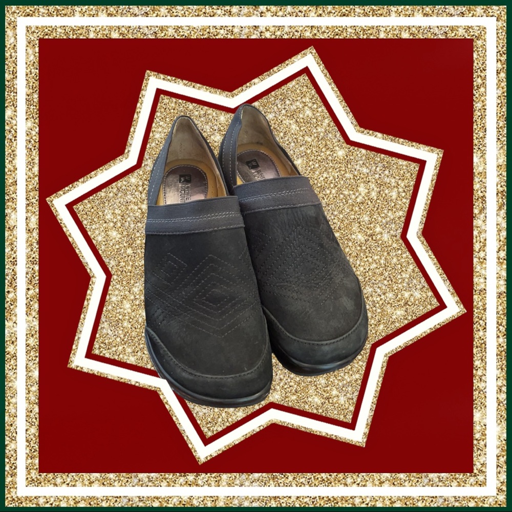 White mountain black clog style shoes size 7 1/2